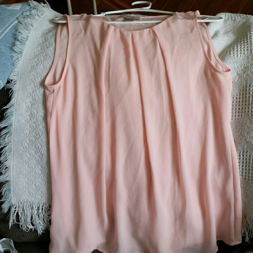 Sleeveless,  pleat neck tank